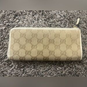 Gucci monogram long wallet beige and white